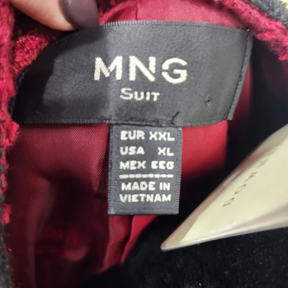 [ MNG] suit blazer top- STUNNING RED BOUCLE TWEED- BLAZER JACKET W/ CHAIN DETAIL