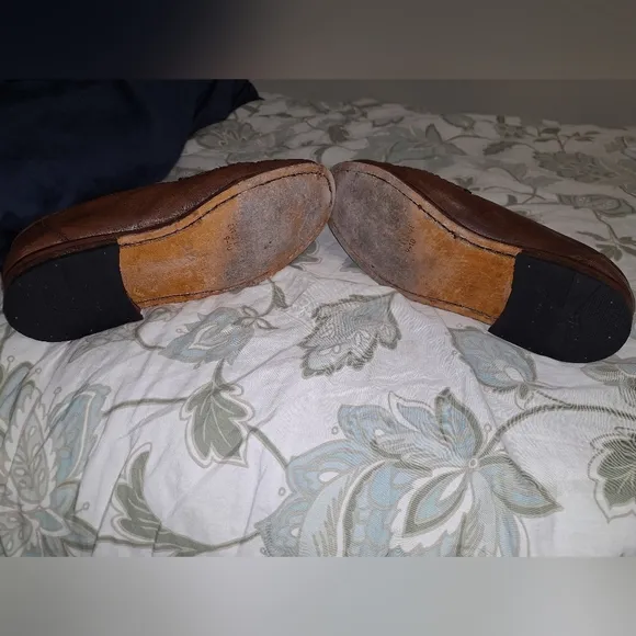 A pair of Sandro comfortwalk men's Delta leather loafers in a size 10M.