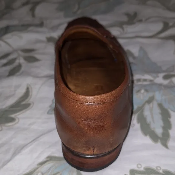 A pair of Sandro comfortwalk men's Delta leather loafers in a size 10M.