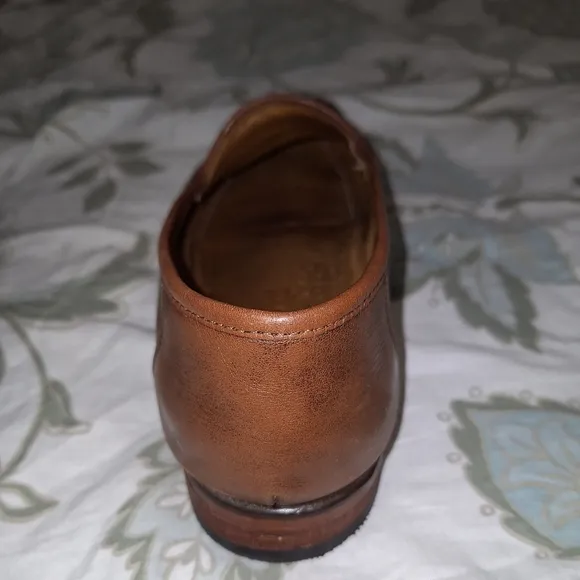 A pair of Sandro comfortwalk men's Delta leather loafers in a size 10M.