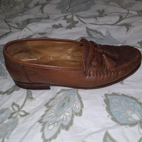 A pair of Sandro comfortwalk men's Delta leather loafers in a size 10M.