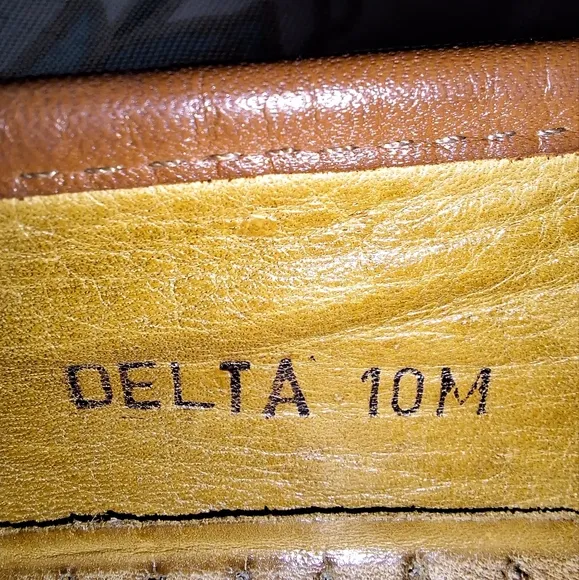 A pair of Sandro comfortwalk men's Delta leather loafers in a size 10M.