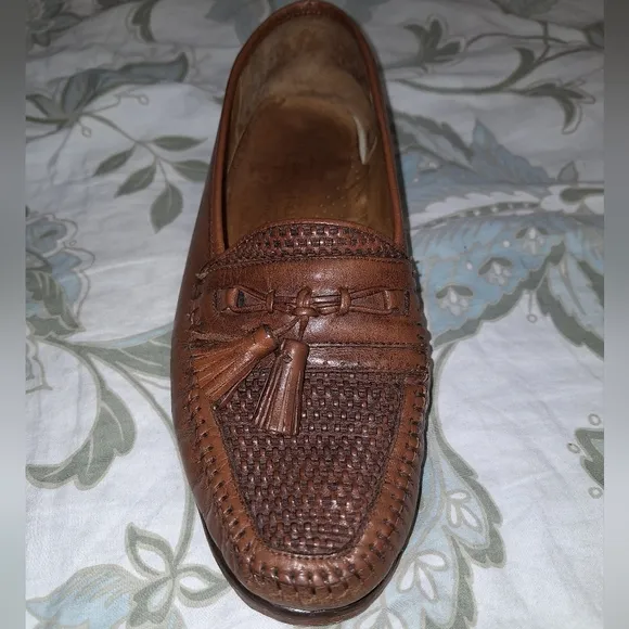 A pair of Sandro comfortwalk men's Delta leather loafers in a size 10M.