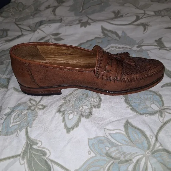 A pair of Sandro comfortwalk men's Delta leather loafers in a size 10M.