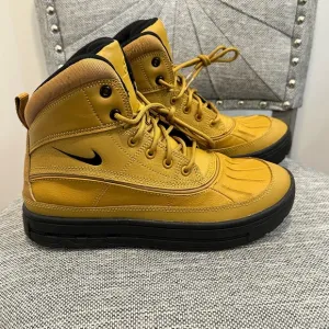 ACG Nike Woodside 2 Hiking Waterproof Boots - Size 5Y