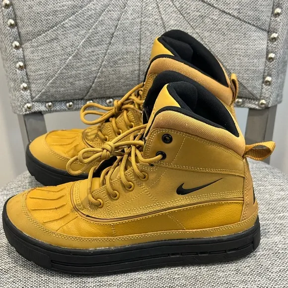 ACG Nike Woodside 2 Hiking Waterproof Boots - Size 5Y