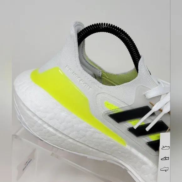 Adidas Ultraboost 21 J FZ2929 Lace Up Low Top Running Shoes Youth Size 4 New