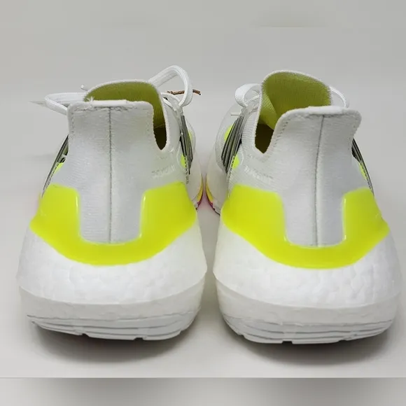 Adidas Ultraboost 21 J FZ2929 Lace Up Low Top Running Shoes Youth Size 4 New
