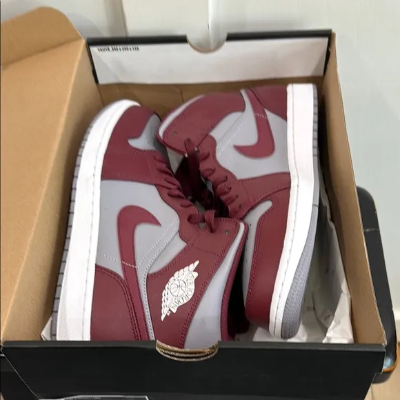 Air Jordan 1 Mid Sneakers size 12