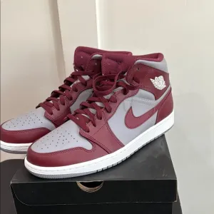 Air Jordan 1 Mid Sneakers size 12