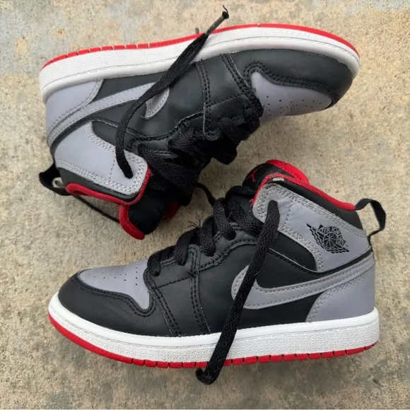 AIR JORDAN Retro 1 Mid Top Shoes Sneakers Black/Cement Grey/Fire Red/White
