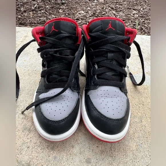 AIR JORDAN Retro 1 Mid Top Shoes Sneakers Black/Cement Grey/Fire Red/White