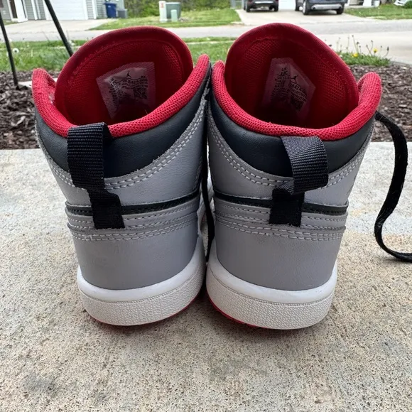 AIR JORDAN Retro 1 Mid Top Shoes Sneakers Black/Cement Grey/Fire Red/White