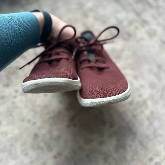 Allbirds all Maroon wool runners tennis shoe size 10