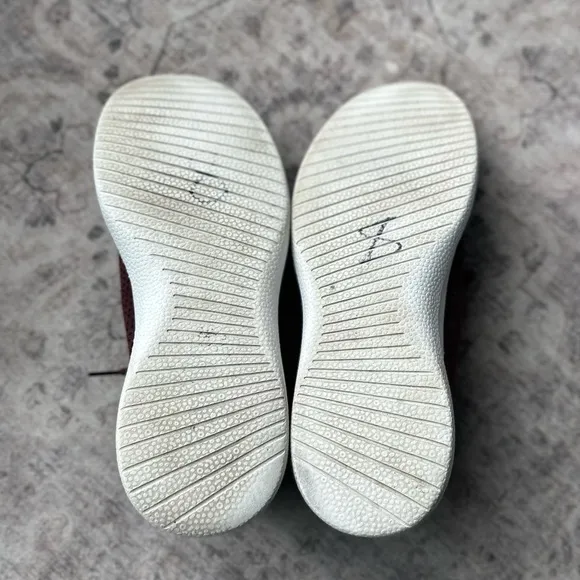 Allbirds all Maroon wool runners tennis shoe size 10