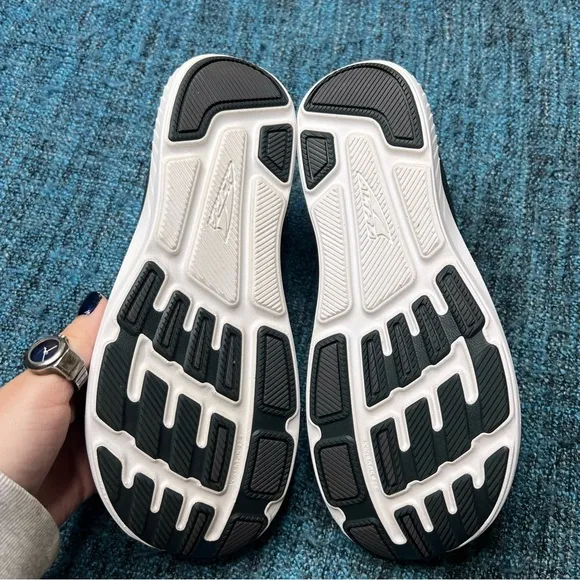 Altra Escalante 4 Running Shoes in Black White