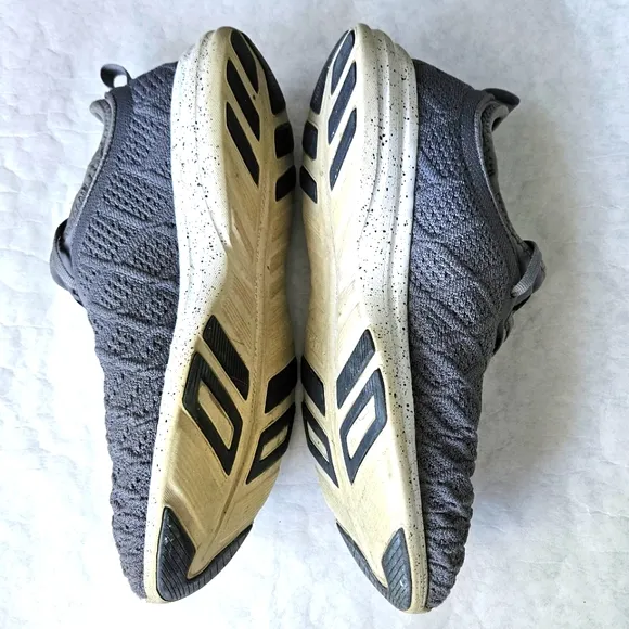 APL Phantom gray running shoes speckle soles