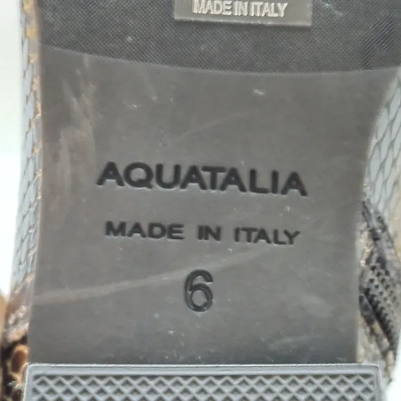 Aquaitalia womens waterproof boots, size 6M.