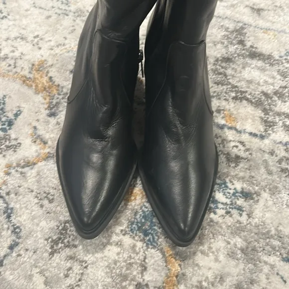 Aquatalia Cia leather pointe toe block heels women booties in black size 6