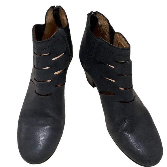 Aquatalia Marvin K Freida Black Leather Laser Cut Ankle Boots 8.5