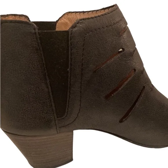 Aquatalia Marvin K Freida Black Leather Laser Cut Ankle Boots 8.5