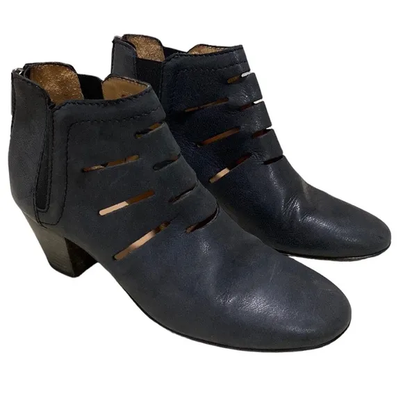 Aquatalia Marvin K Freida Black Leather Laser Cut Ankle Boots 8.5