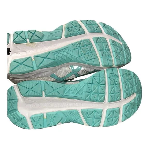 ASICS Women's White and Teal Running Shoes. Leather Upper Size 7.5