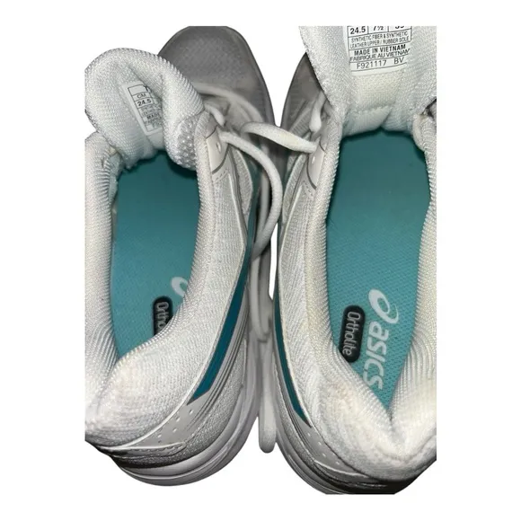ASICS Women's White and Teal Running Shoes. Leather Upper Size 7.5