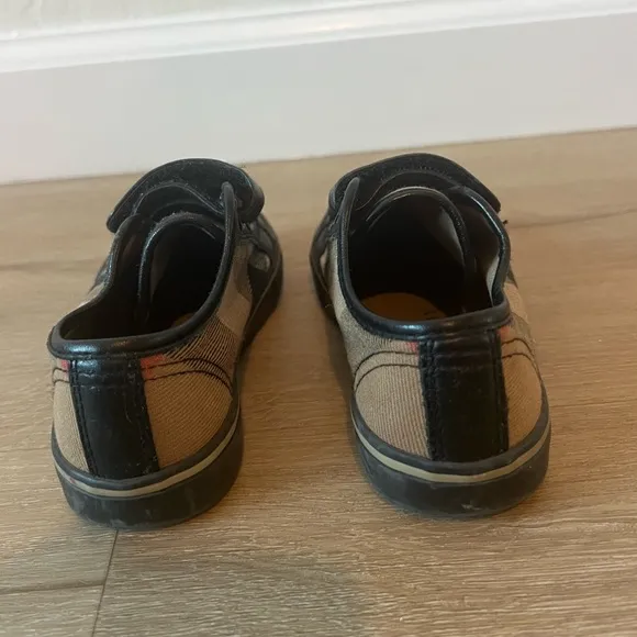 Auth Burberry toddler boys kids sneakers shoes size 24