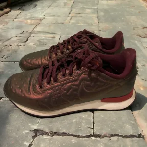 Authentic Nike Internationalist JCRD WNTR Women’s Running Shoes 6.5