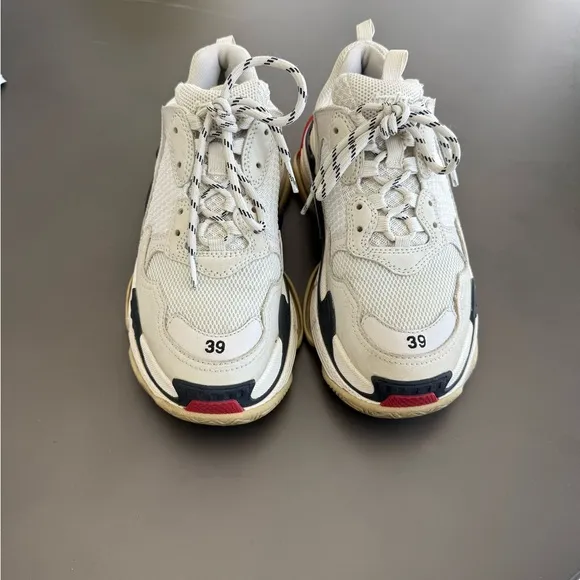 Balenciaga triple s oversized shoes woman’s size 39 in great condition