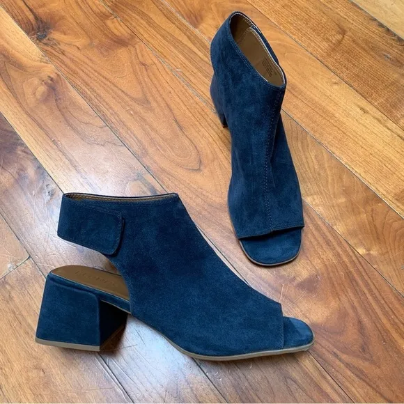 Blondo Blue Suede Maria Waterproof Sandals 11