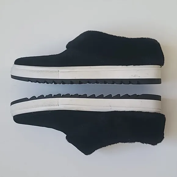Blondo Suri Women’s Waterproof Slip-On Sneakers Black Suede Faux Fur Size 9 M