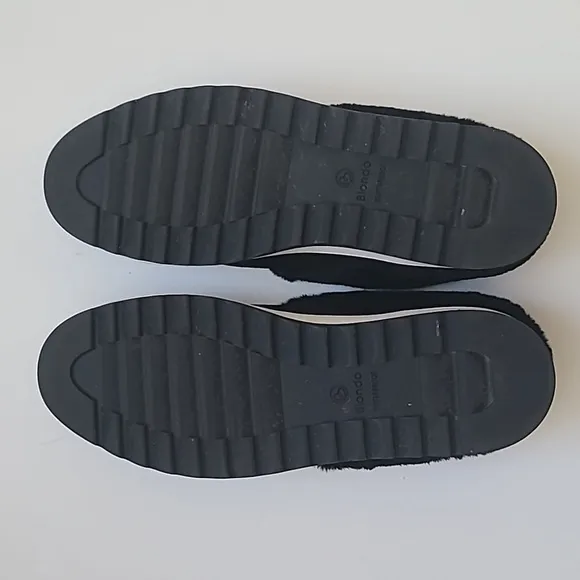 Blondo Suri Women’s Waterproof Slip-On Sneakers Black Suede Faux Fur Size 9 M