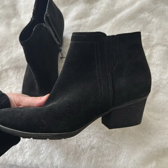 Blondo VICTORY black suede waterproof ankle boots size 8