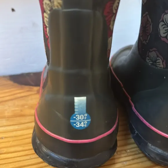 Bogs kids winter snow rain boots floral classic pansies size 12 pink brown