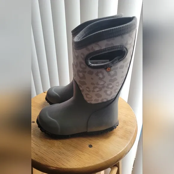 Bogs  Leopard Print Rain and Snow Boots with Waterproof Design Kids rain shoes