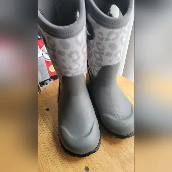 Bogs  Leopard Print Rain and Snow Boots with Waterproof Design Kids rain shoes