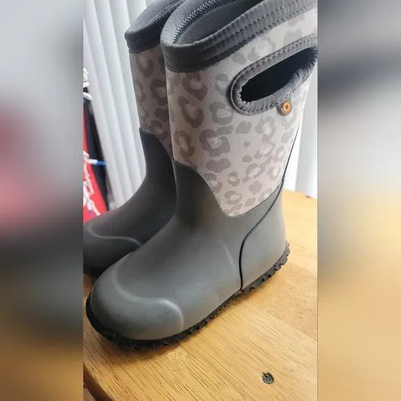 Bogs  Leopard Print Rain and Snow Boots with Waterproof Design Kids rain shoes