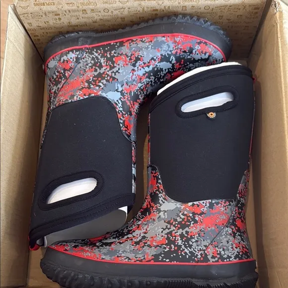 BOGS NWT Kids Waterproof Boots Sz 5