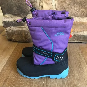 Boys snow boots size 1 NWT