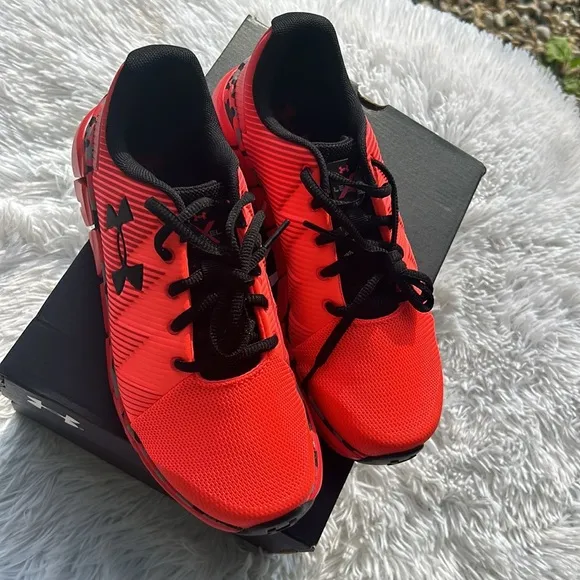 Boys Under Armour X Level Beta Red Scramjet 2 Running Shoes Size 5.5 Youth NEW