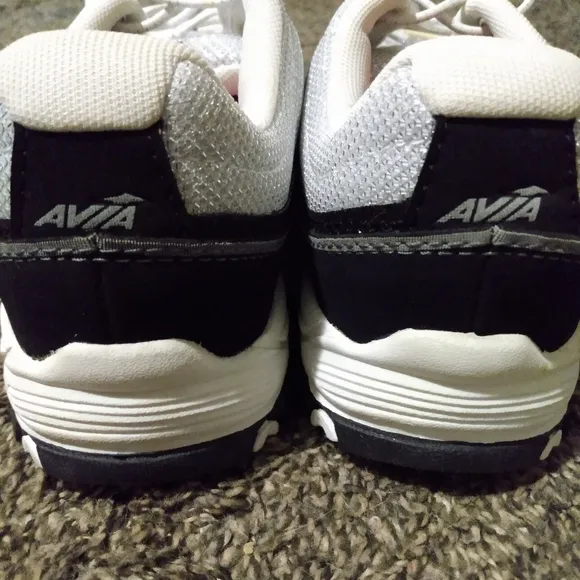 Brand New Avia black and white running shoes size 4