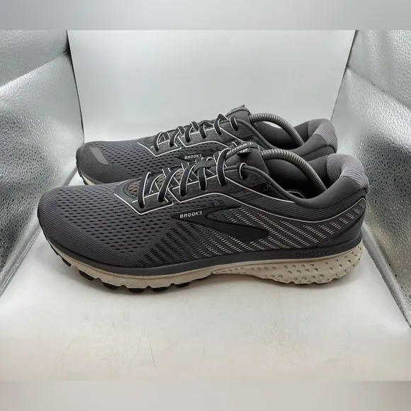 Brooks Ghost 12 Men's Gray Running Shoes size 11.5