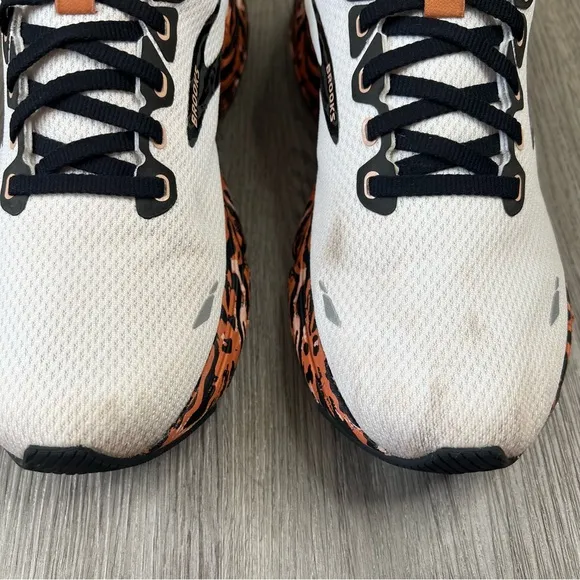 Brooks Ghost 15 White Tiger Print Sunburn Women’s Sz 9 Running Shoes 1203801B103