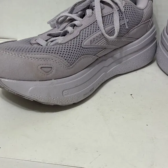 Brooks Ghost Max SE Lilac Lavender Women’s 9.5 Sneakers Shoes Limited Edition