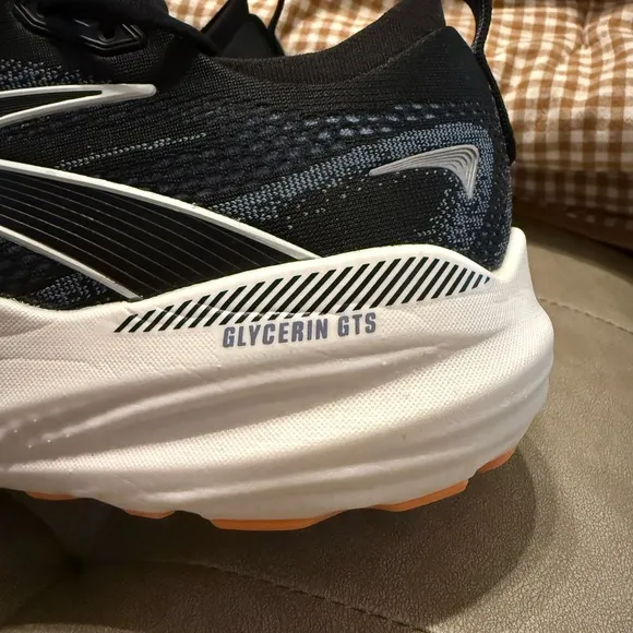 Brooks Glycerin GTS 22 Navy and Orange Shoes