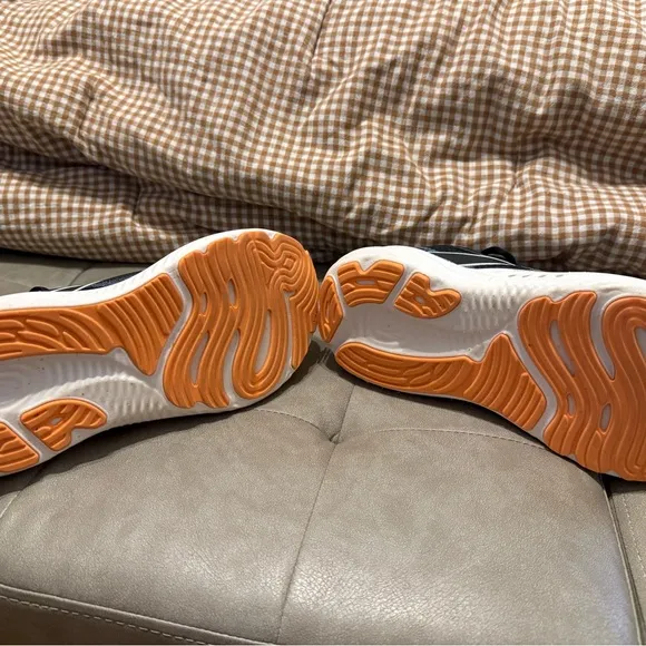 Brooks Glycerin GTS 22 Navy and Orange Shoes