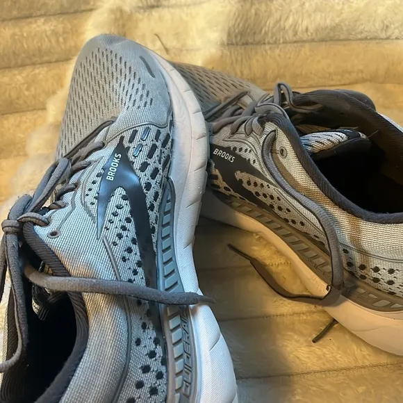 Brooks Gray Adrenaline 21 Running Shoes