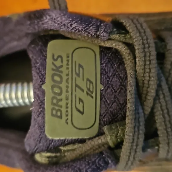 BROOKS | GTS 18 | ADRENALINE | SIZE 11.5